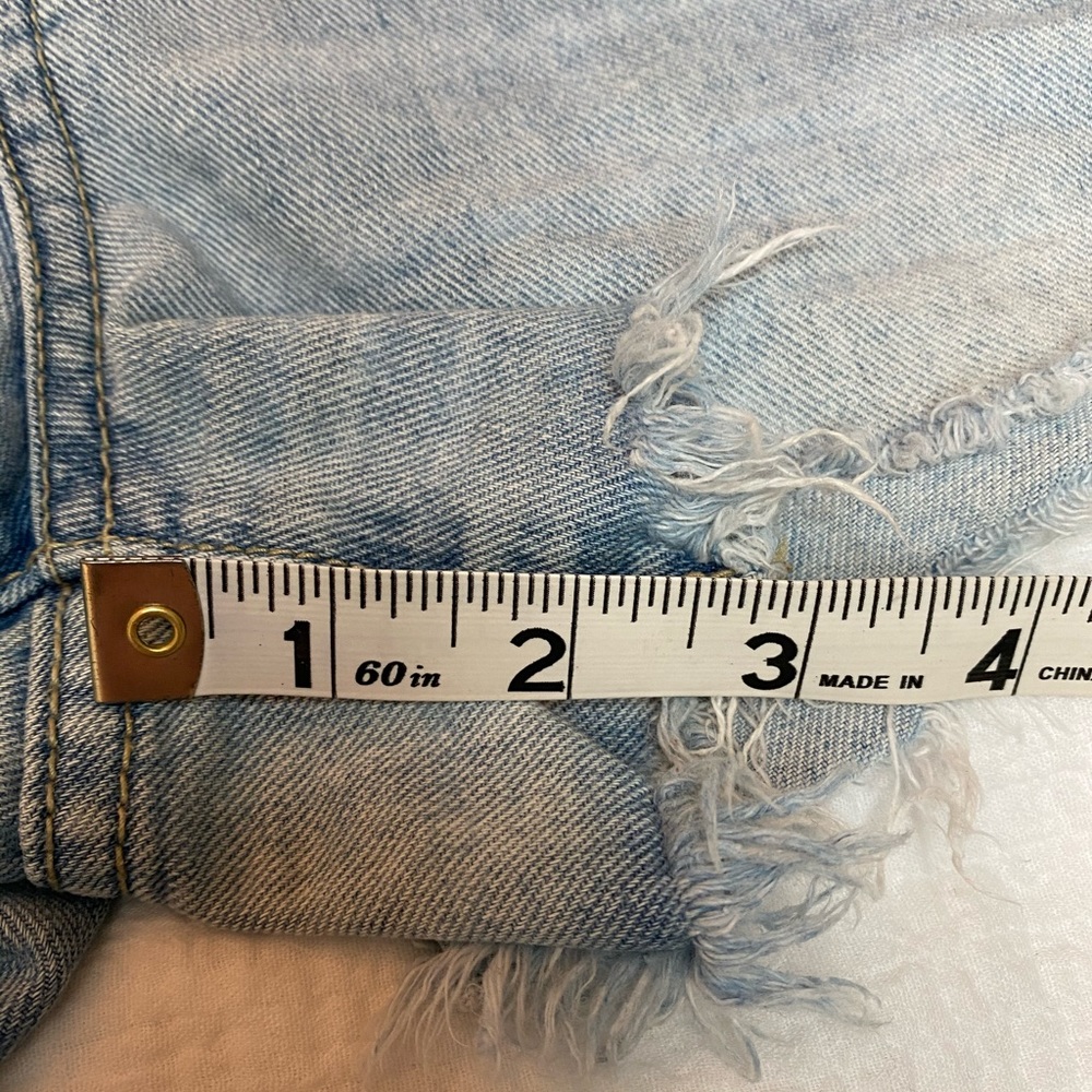 Free People Raw Hem distressed Jean shorts Size 27 - Picture 11 of 12
